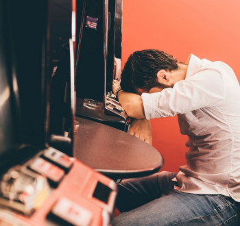 Игромания в Тхеп Кра Са Три